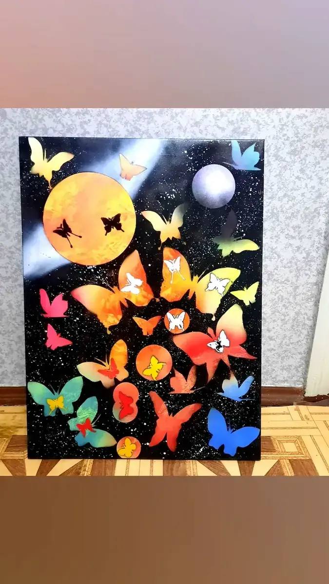 Космические бабочки — картина баллончиком на холсте 50x70 см, техника spray-art
