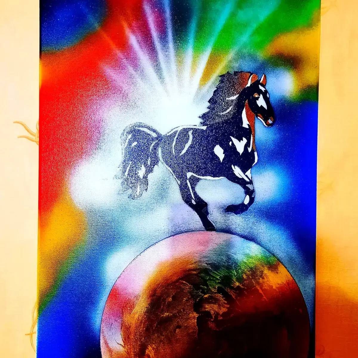 Радужный скакун — картина баллончиком на холсте 50x50 см, техника spray-art